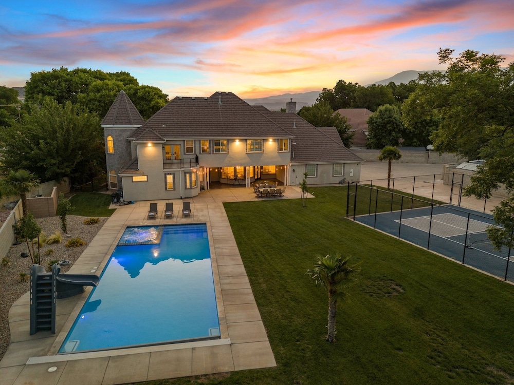 The Country House 6 Bedroom Home