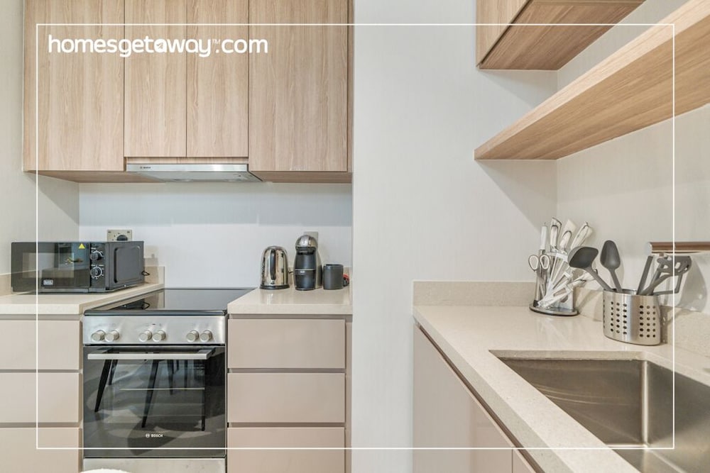 Premium 2BR Apt Home Fully Furnished