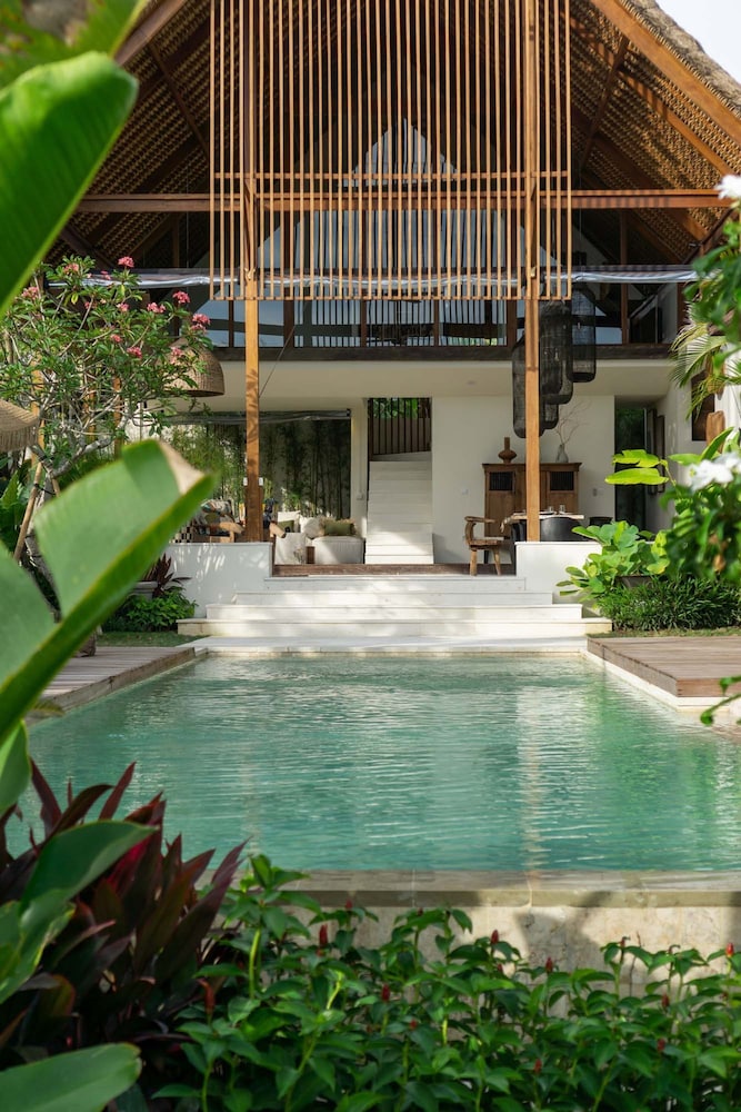 Villa Chempaka by Alfred in Bali - New Luxe Tropical 4BR Dream Villa in Canggu