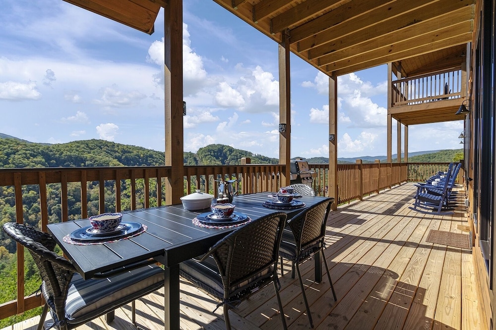 A Bear-riffic View - 4 Bedrooms, 4.5 Baths, Sleeps 14 4 Cabin by RedAwning view 5
