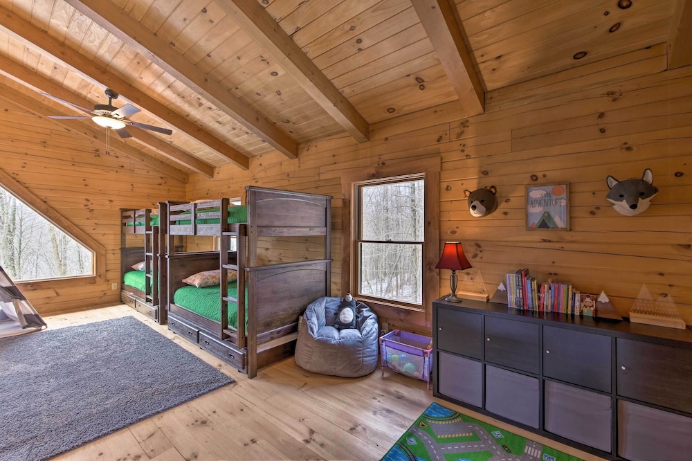 Family-friendly Warsaw Cabin w/ Deck & Fireplace! view 3
