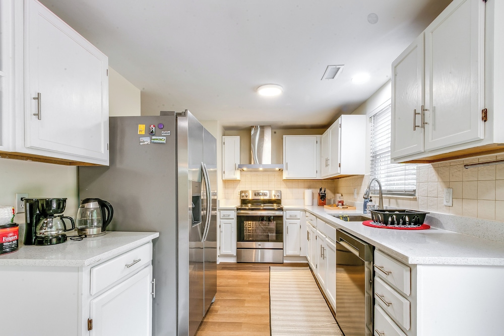 3 Mi to Dtwn Cary: Family Home w/ Deck!