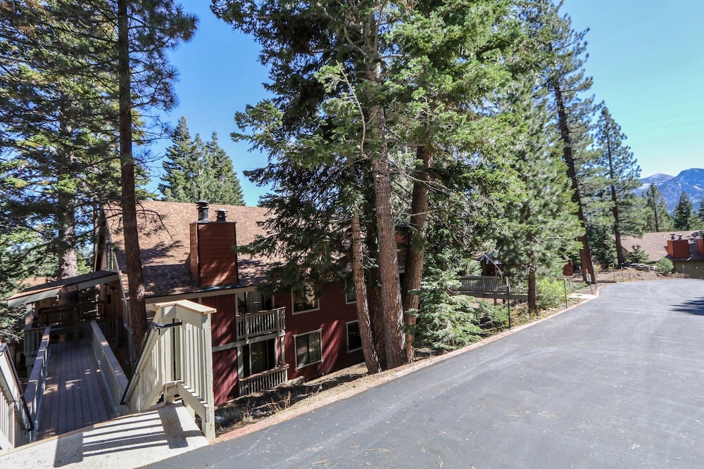 Hidden Valley 40 Walk to the Village, Quiet Forest Setting, Great Complex Amenities by RedAwning view 4