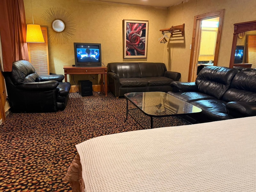 Rocky Mountain Lodge & Suites