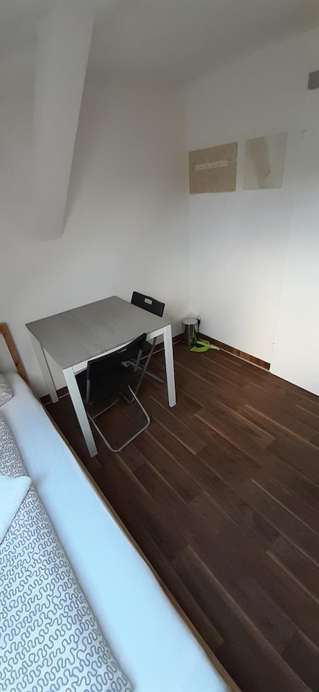 2-Rent Group Hostel Zimmer&Apartments GKP2