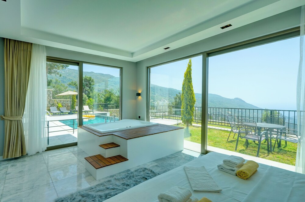 Saturn-4 PLANET LUXURY VILLAS