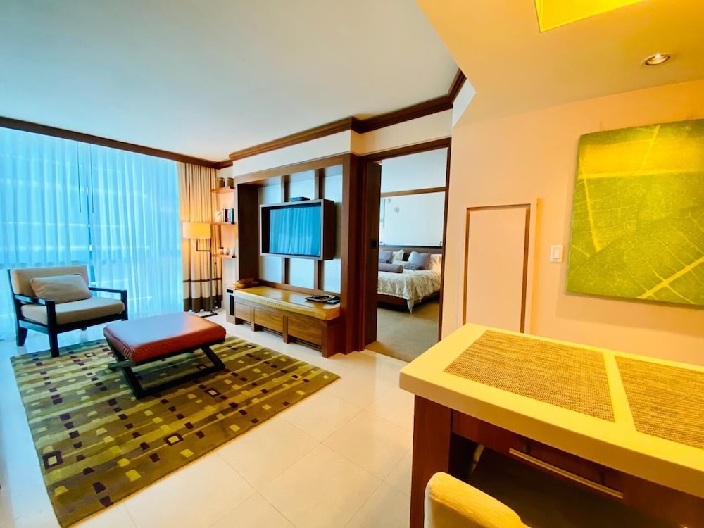 Carillon Miami Beach Private Suites