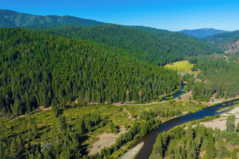 Dog-friendly 3BR on 200 Acres w/ River Access