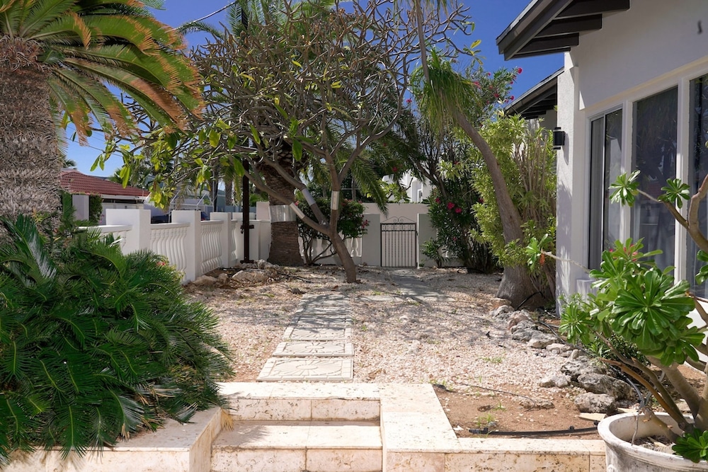 Large Villa-pool-6 Room-sleeps 14-nearby Marriott