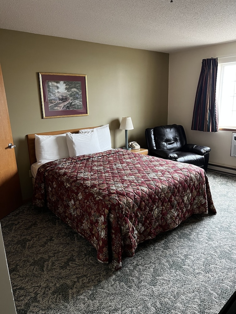 Budget Host Inn & Suites