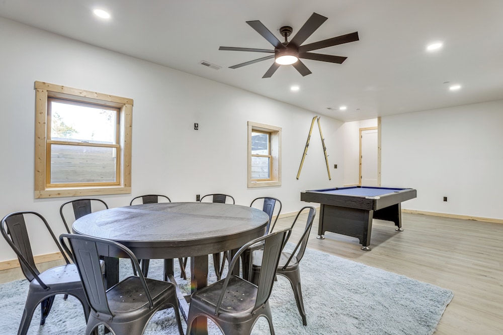 Mtn Cabin w/ Hot Tub + Game Room in Mchenry