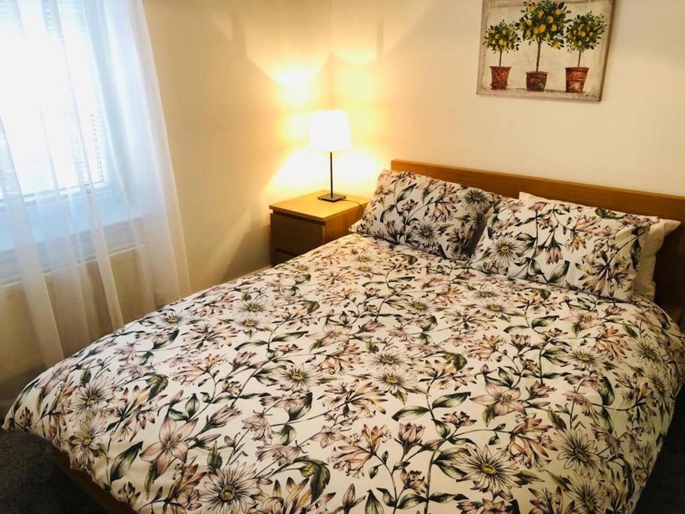 Remarkable 2 Bed Apartment in Edinburgh view 4