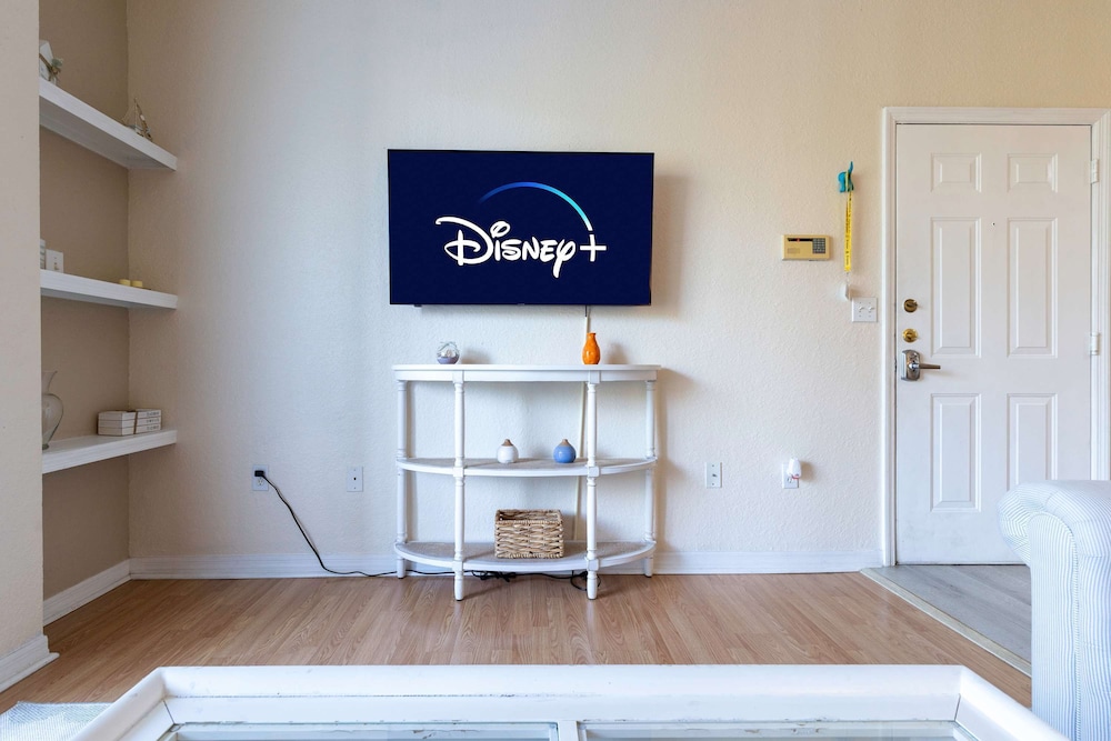 Dreamy Apartment Just 15 Minutes From Disney
