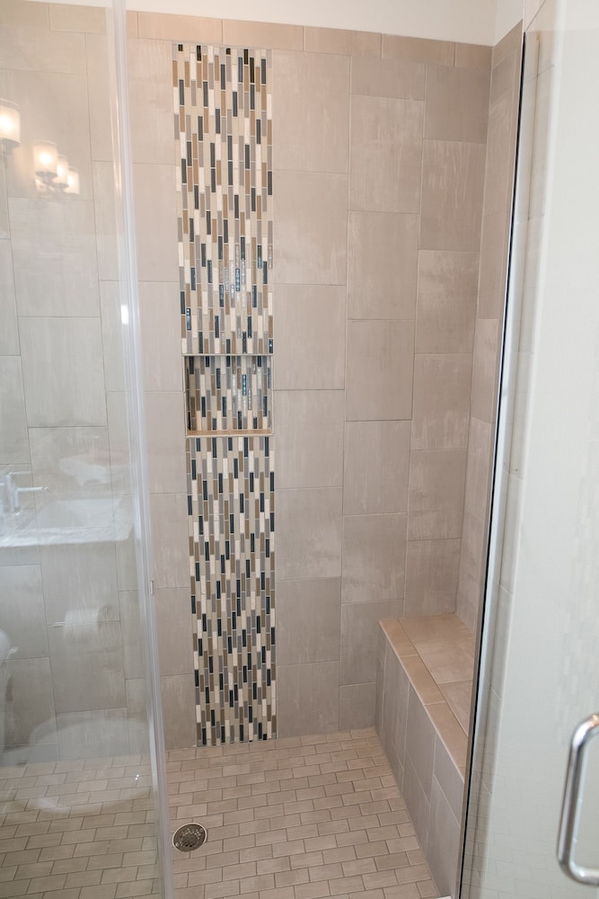 Modern 3 Bed Smarthome in Heart of Tampa