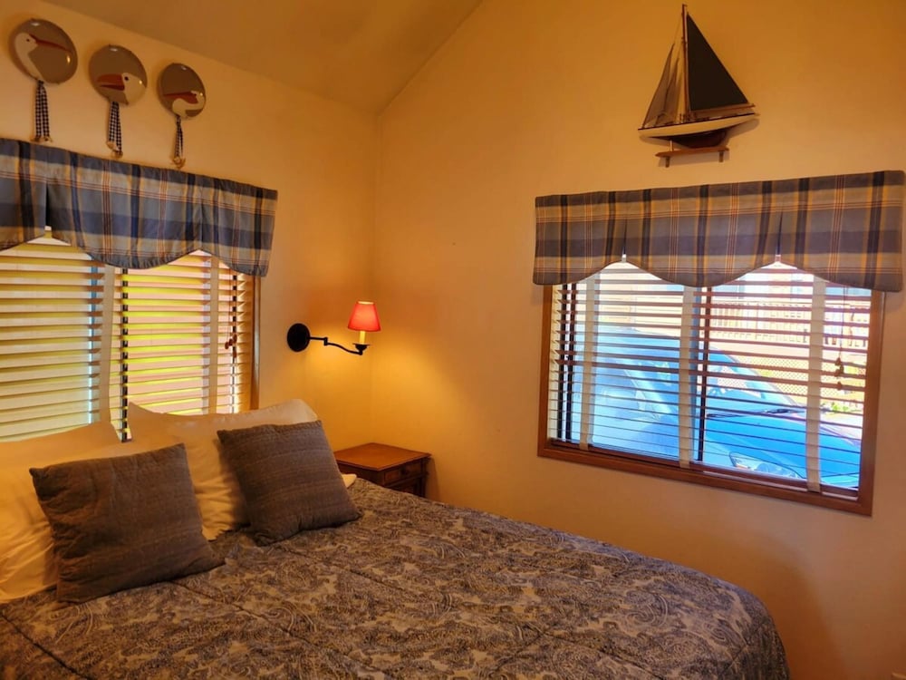 Ocean Front Cabin 12 Jacuzzi Spectacular Views