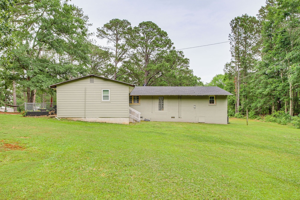 4 Mi to Savannah River Access: Home w/ Fire Pit