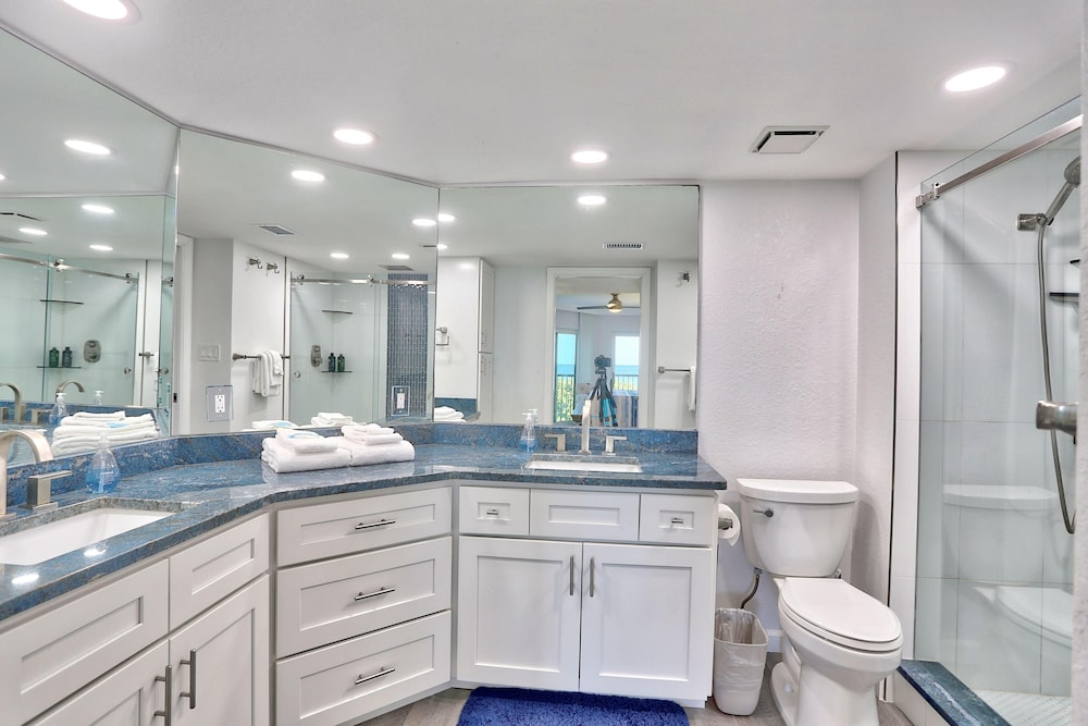 Land's End 11-302 Beach Front - Premier