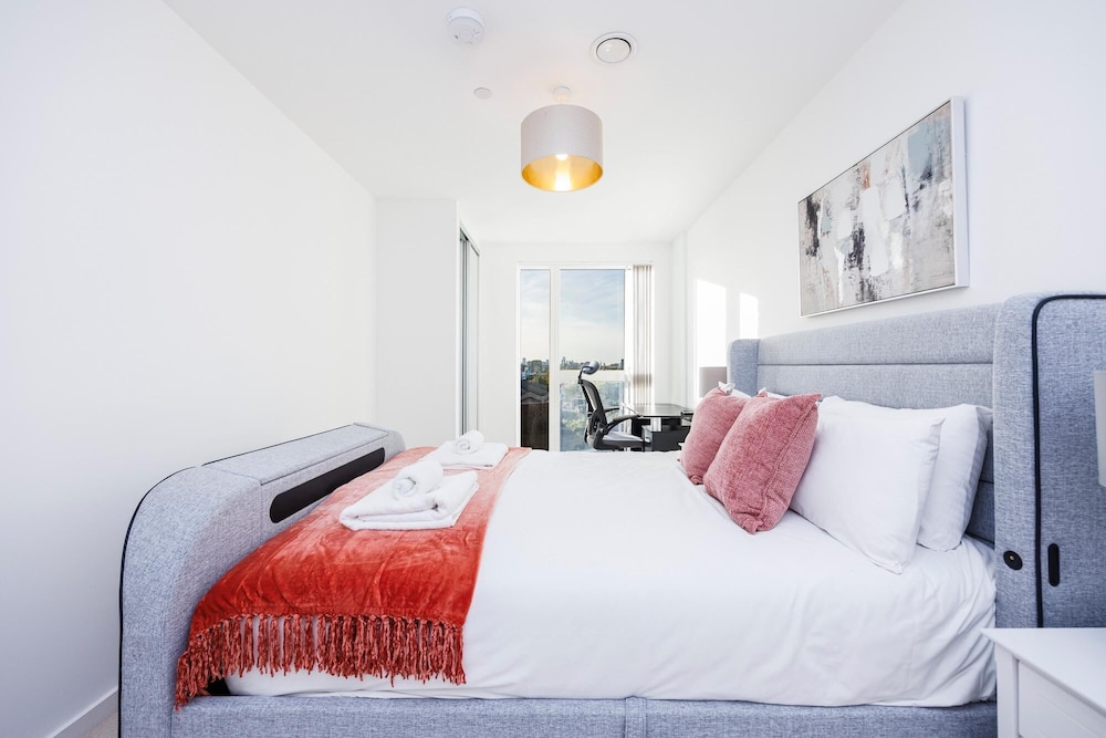 Newly Built 2 Bed Apartment By London City Airport