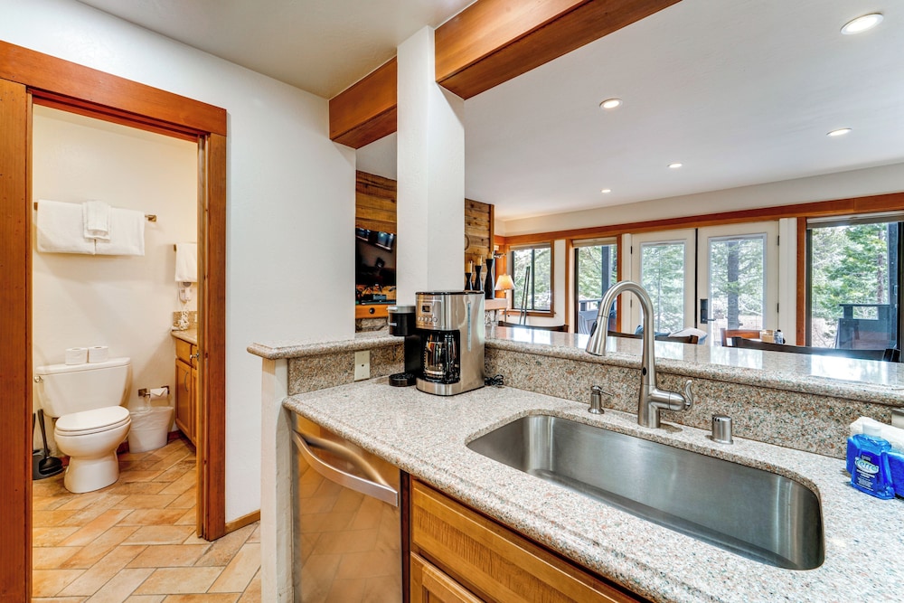 Hike, Sled & Ski! Cozy Tahoe City Condo w/ Hot Tub