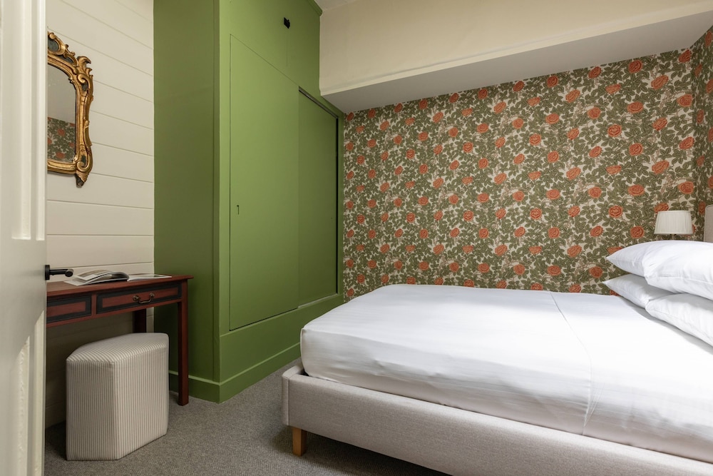 Holland Park Mews IV by Onefinestay view 4