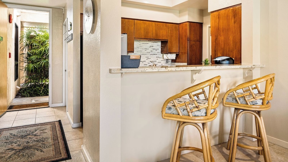Spacious Hawaiian Unit w/ Lagoon View - AC & Wifi - Vrkcv