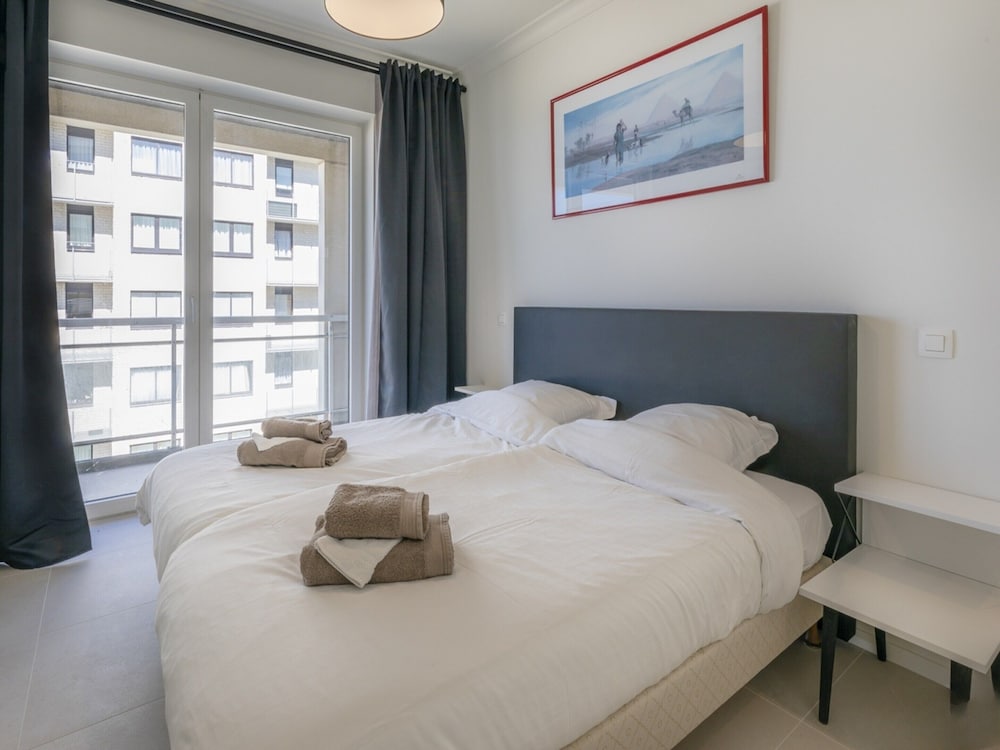 Apartment With Panoramic sea View in De Panne