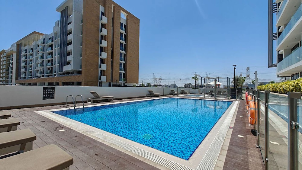 Stylish Studio Retreat in Riviera 33 Near Downtown