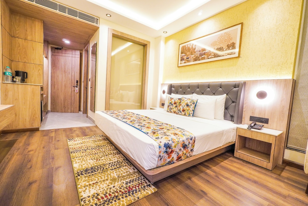 Carom Hotel Manali