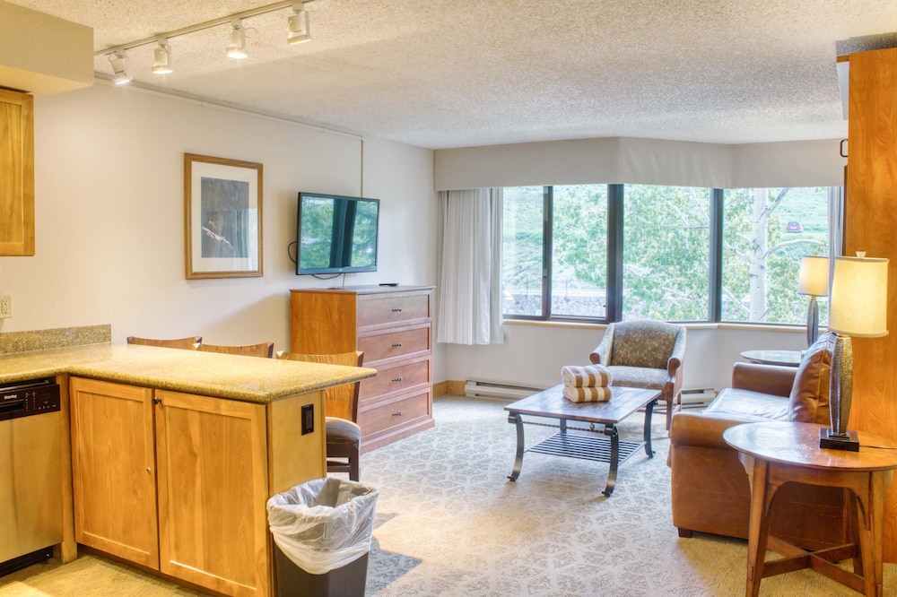 The Grand Lodge by Traverse Hospitality (No Resort Fees)