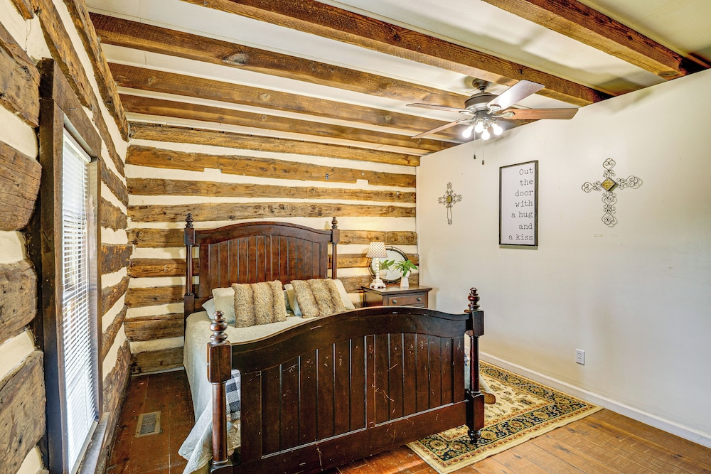 6 Mi to Scottsboro: Apt w/ Furnished Porch