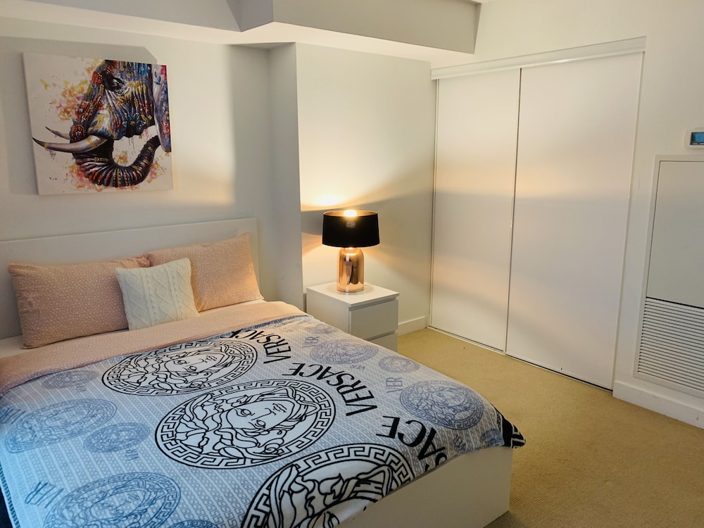 A&A Suites Magnificent 3-BD apt in DT - Image 4