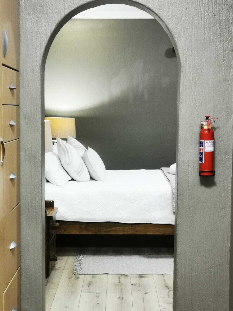 Room-indulgent Escape, Jet Bath, Stunnin