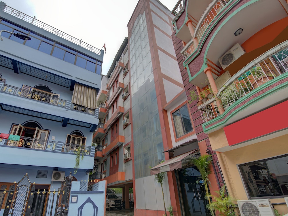 OYO 4275 Hotel Sunraj Residency - Property Image 2