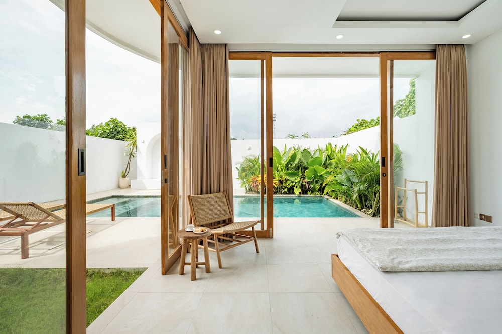 Tropical Modern Villa Amaya by OriVista