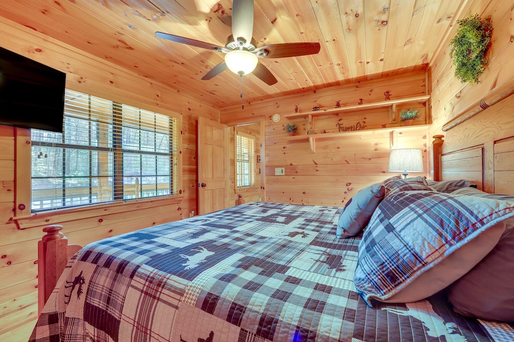 Hot Tub & Game Room: Blue Ridge Getaway