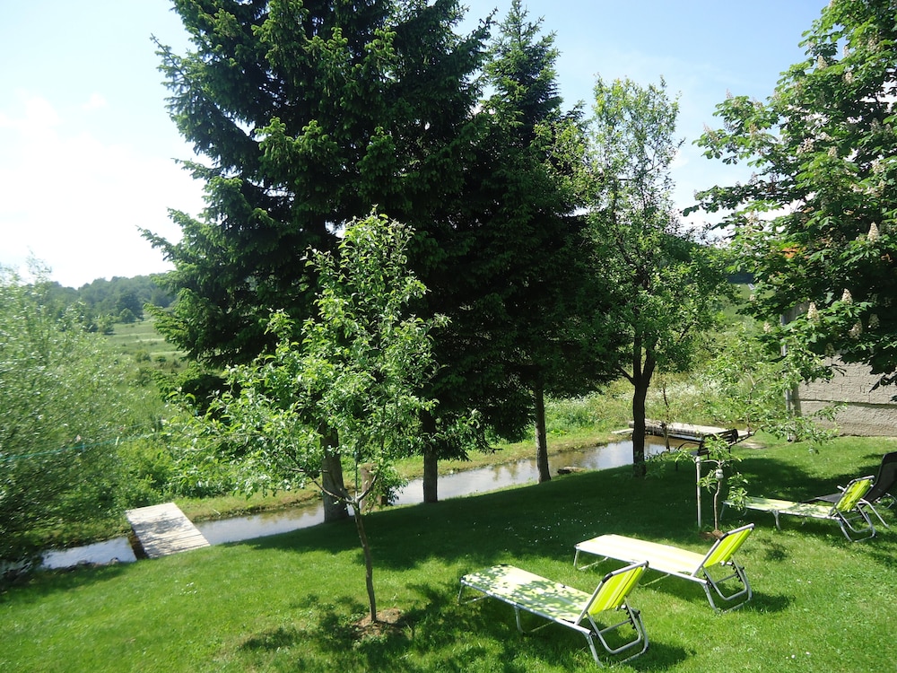 Rustic Inn River 2