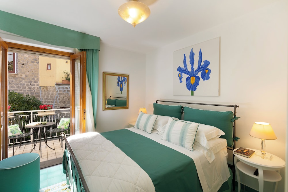 Villa In Sorrento Center | Gardens & Outdoor Space