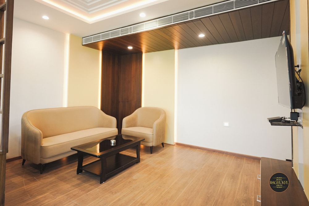 Hotel Raghukul Grand