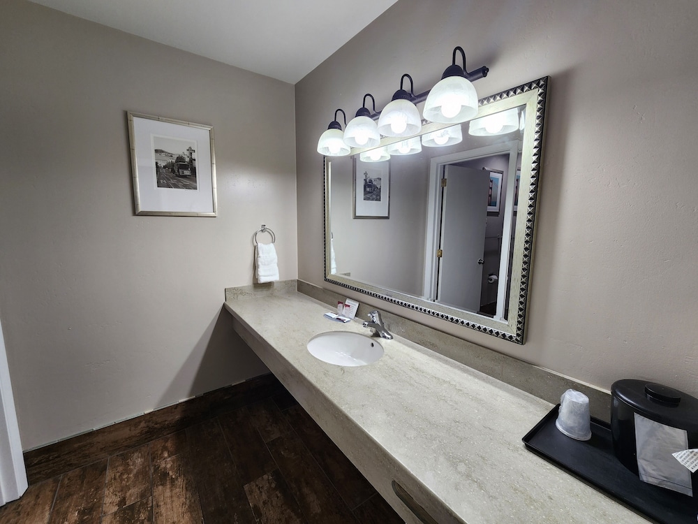 Ramada Bayside Inn & Suites Eureka