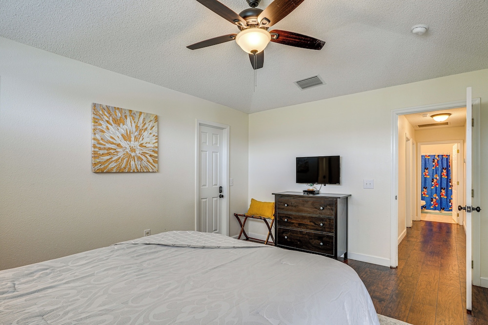 9 Mi to Disney: Home w/ Pool Table & Water Views!
