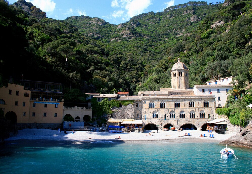 Acquario Genova12 300mt From Sea Centre view 4