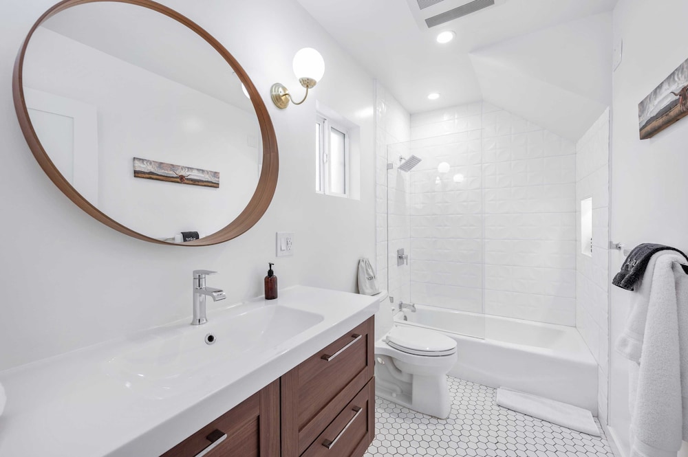 2 Units in Prime Hollywood Location Chic Renovated 1bdrs w/ Patio Avantstay