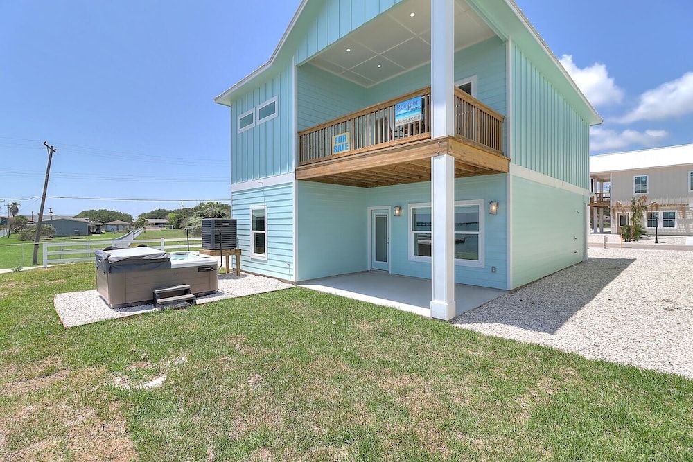 Seven Palms 3 Bedroom Home by RedAwning view 4