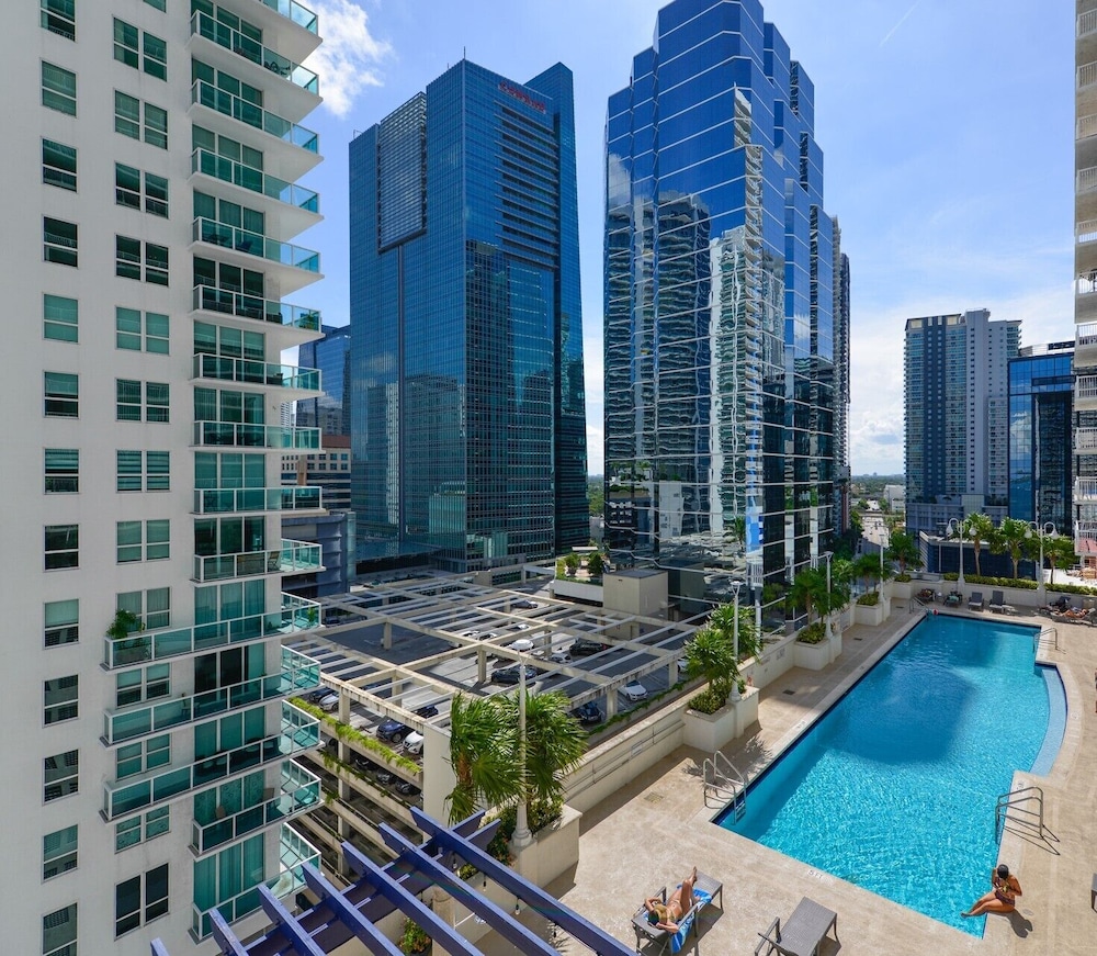 Brickell city View Condo with Pool