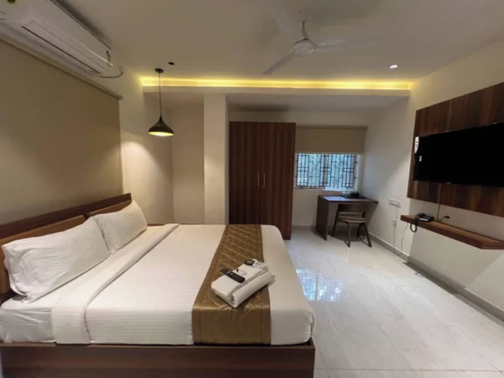 Fabhotel Serenity I