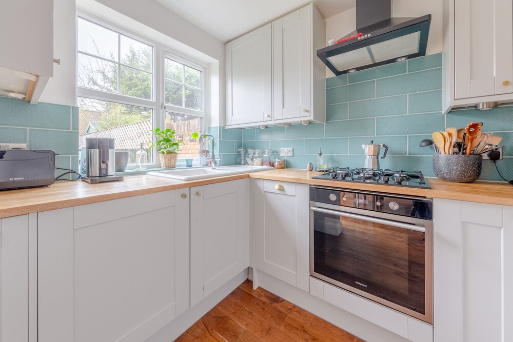 Serene and Spacious 2 Bedroom House in South Wimbledon