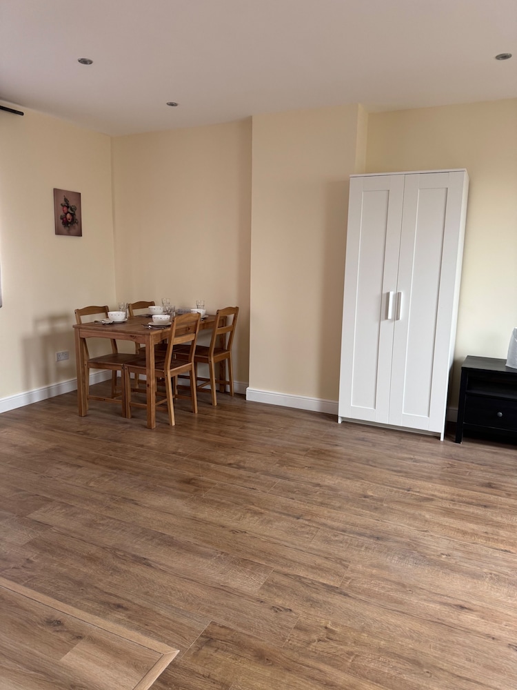London Retreat With Great Location
