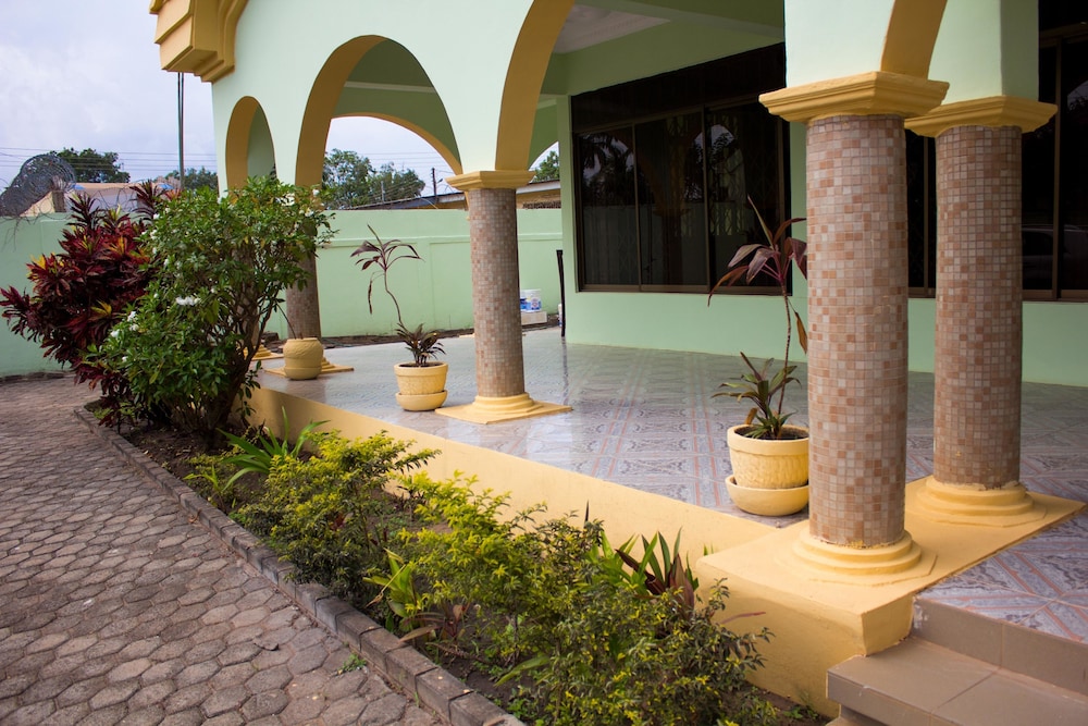 Jayliz Lodge Tema, photo 37