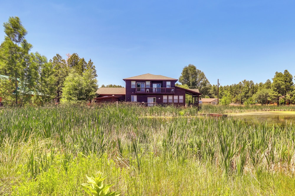 Pond Access & Private Dock: Lakeside Cabin