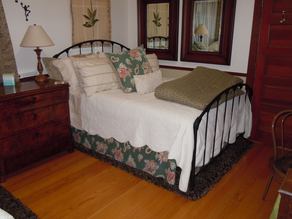 The Giraffe Inn at Old Parks Manor - Property Image 18